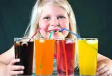 O que acontece com os rins ao beber refrigerante diariamente?